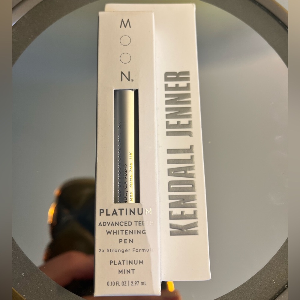 NEW KENDALL JENNER Teeth Whitening Pen